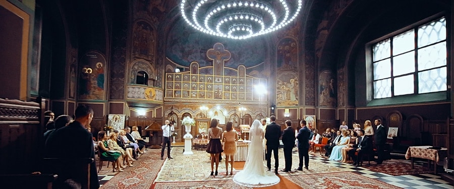 Ceremonie religioaza in ziua nuntii la Biserica Sfantul Ilie din Sinaia